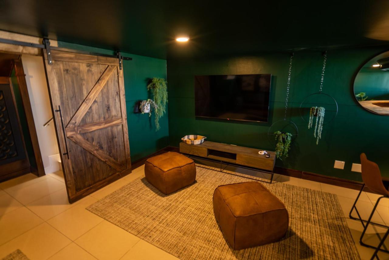 Deja Blue Beachfront Villa, Newly Renovated Langstrand Экстерьер фото