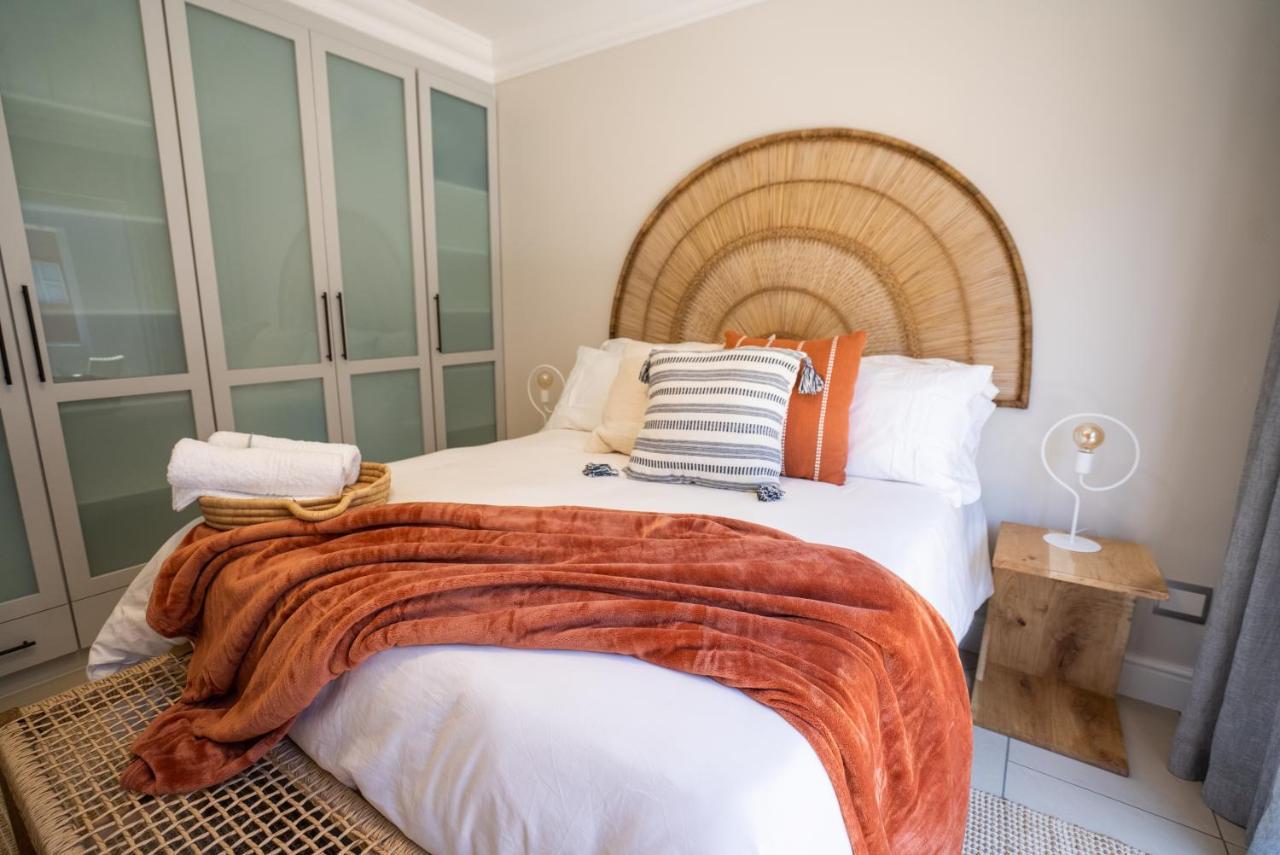 Deja Blue Beachfront Villa, Newly Renovated Langstrand Экстерьер фото